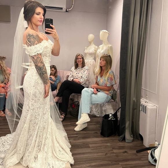 Madison James wedding dress - Picture 2 of 7